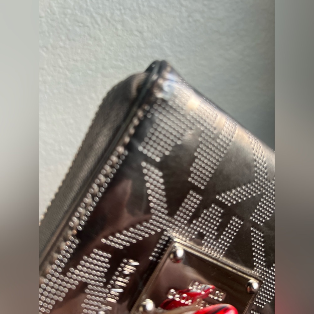 Michael  Kors Jet Set patent logo debossed zip-around wallet. SILVER METALLIC - Picture 9 of 12